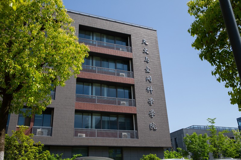 大学标识校园广告