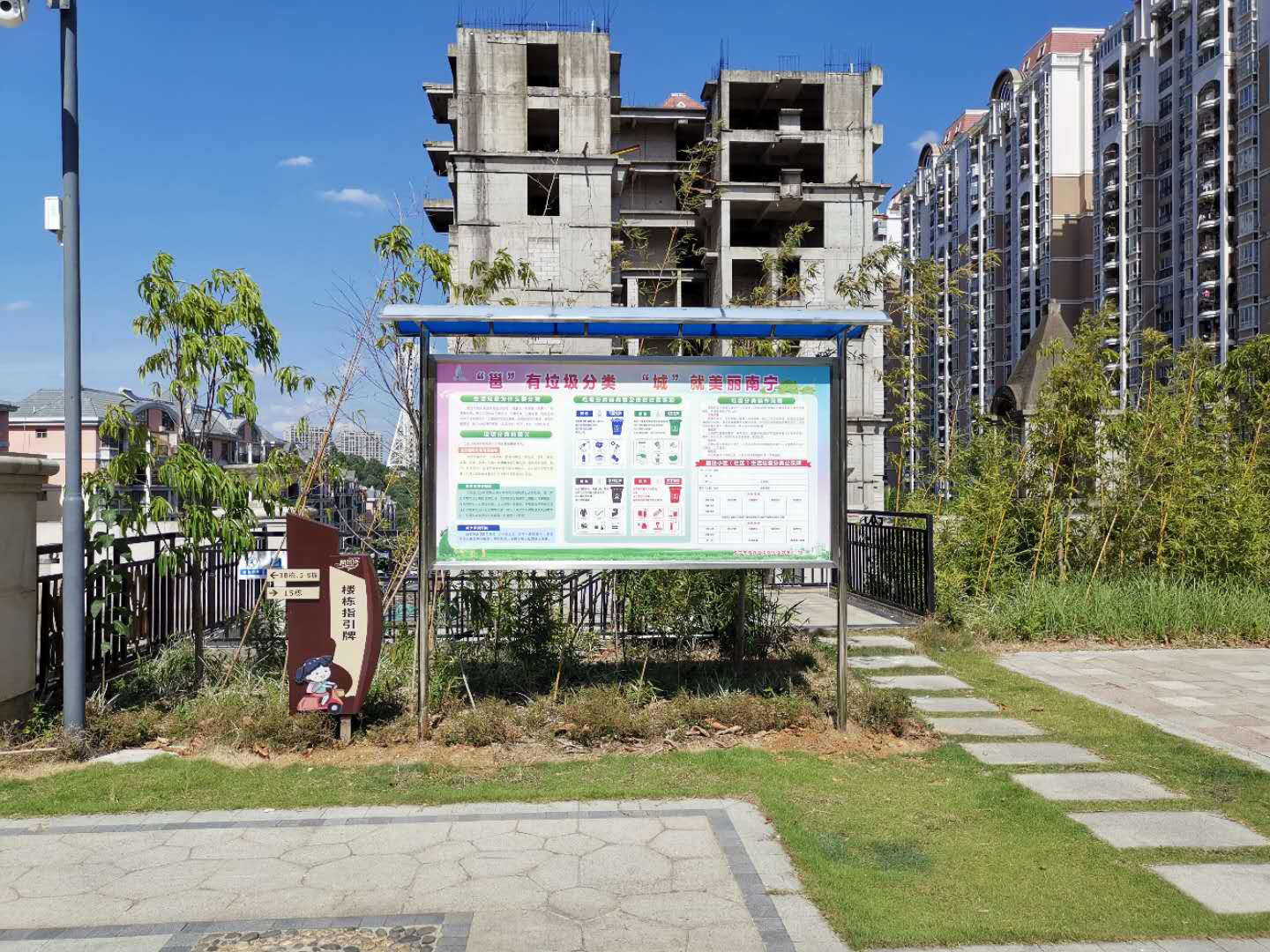 户外宣传栏埋地式安装方法